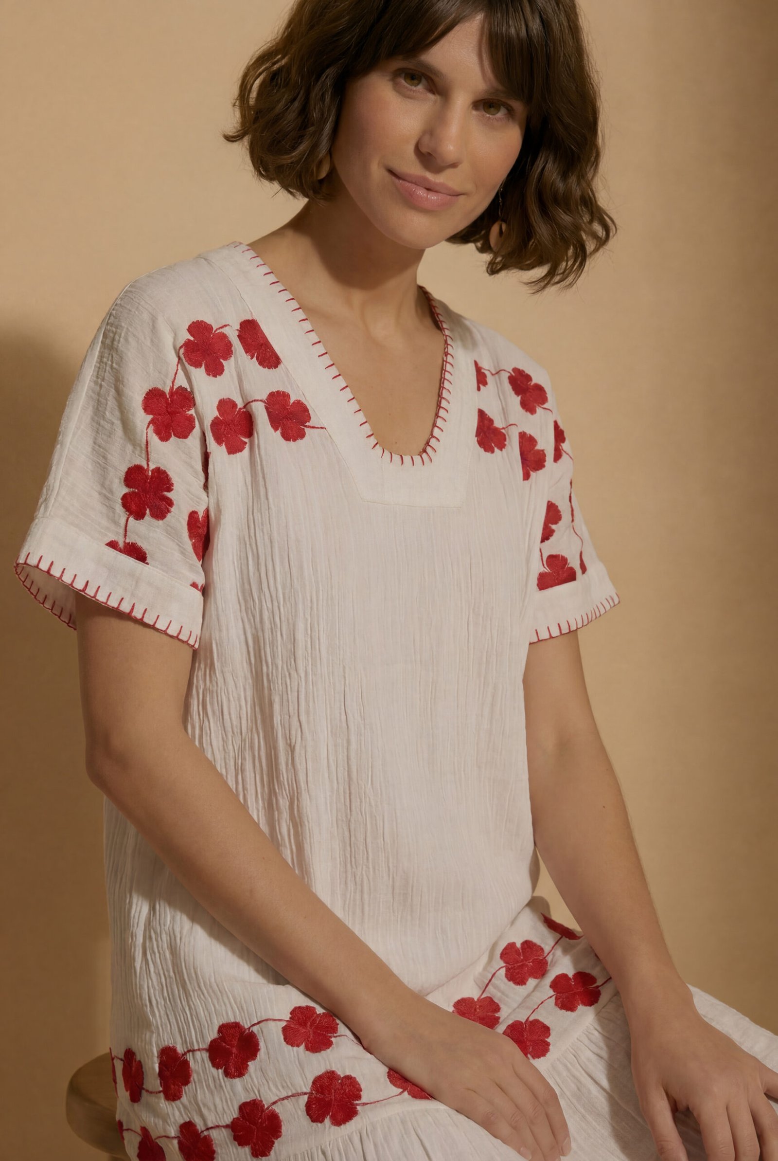 BIBI | Vestido Corto Bordado - Imagen 4