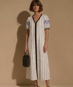 AMARA | Vestido midi blanco de rayas bordadas con palmeras bordadas