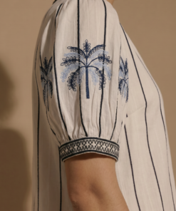 AMARA | Vestido midi blanco de rayas bordadas con palmeras bordadas - Imagen 4